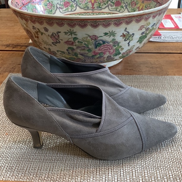 Bella-Vita gray suede leather bottomed pumps, size 11W in their original box. - Picture 2 of 6